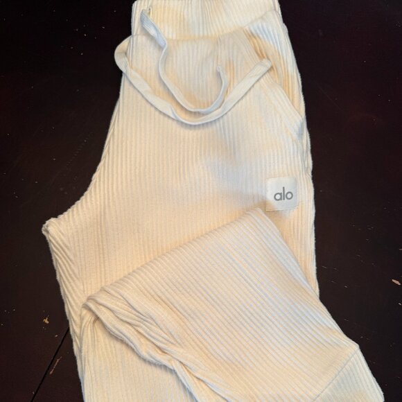 Alo Yoga Muse Sweatpant Ivory Medium - Picture 3 of 3